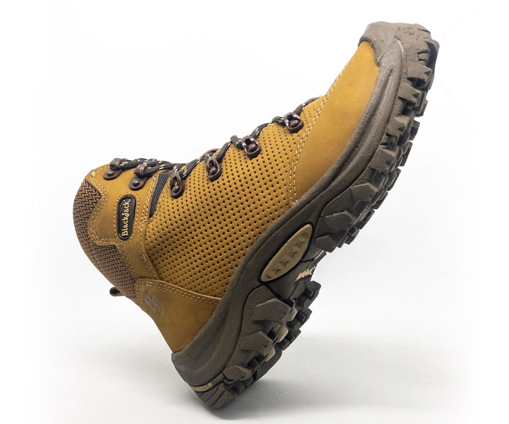 Bota outdoor Delta color avellana para hombre - 447